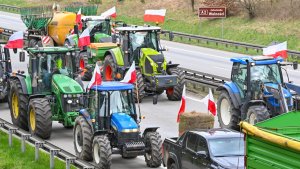 Landwirte aus Polen blockieren mit Traktoren die deutsch-polnische Grenze | dpa