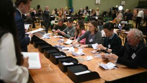 Stimmzettel der Lokalwahl in Blackpool werden ausgezählt. (Bild vom 2. Mai 2024) | AFP