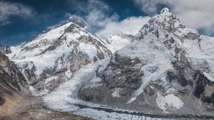 Eine Drohnenansicht vom Mount Everest | via REUTERS