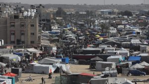  Ein Lager für vertriebene Palästinenser in der Nähe der Grenze zu Ägypten. | dpa